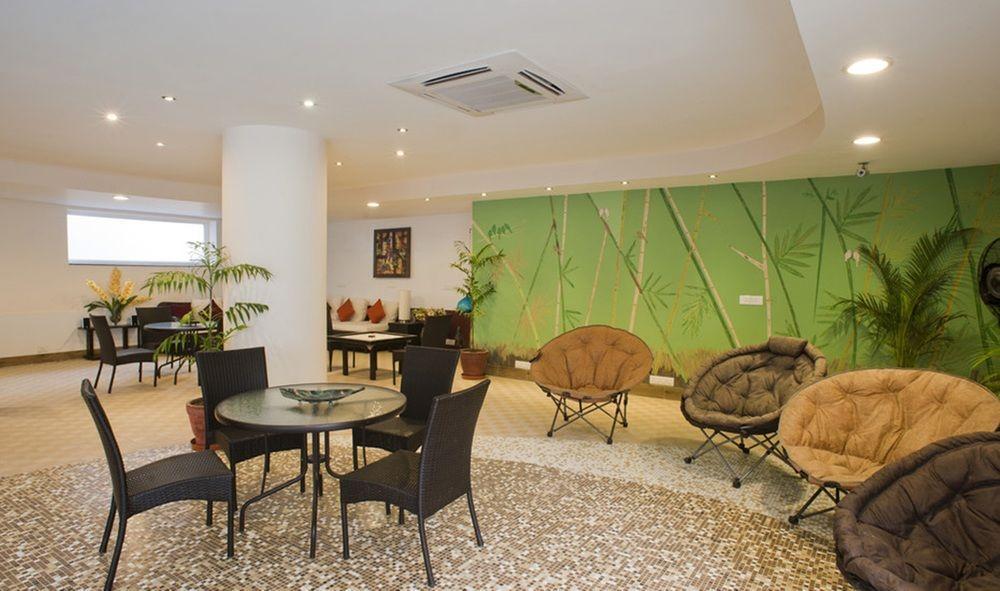 Hotel Mantra Amaltas Nuova Delhi Esterno foto